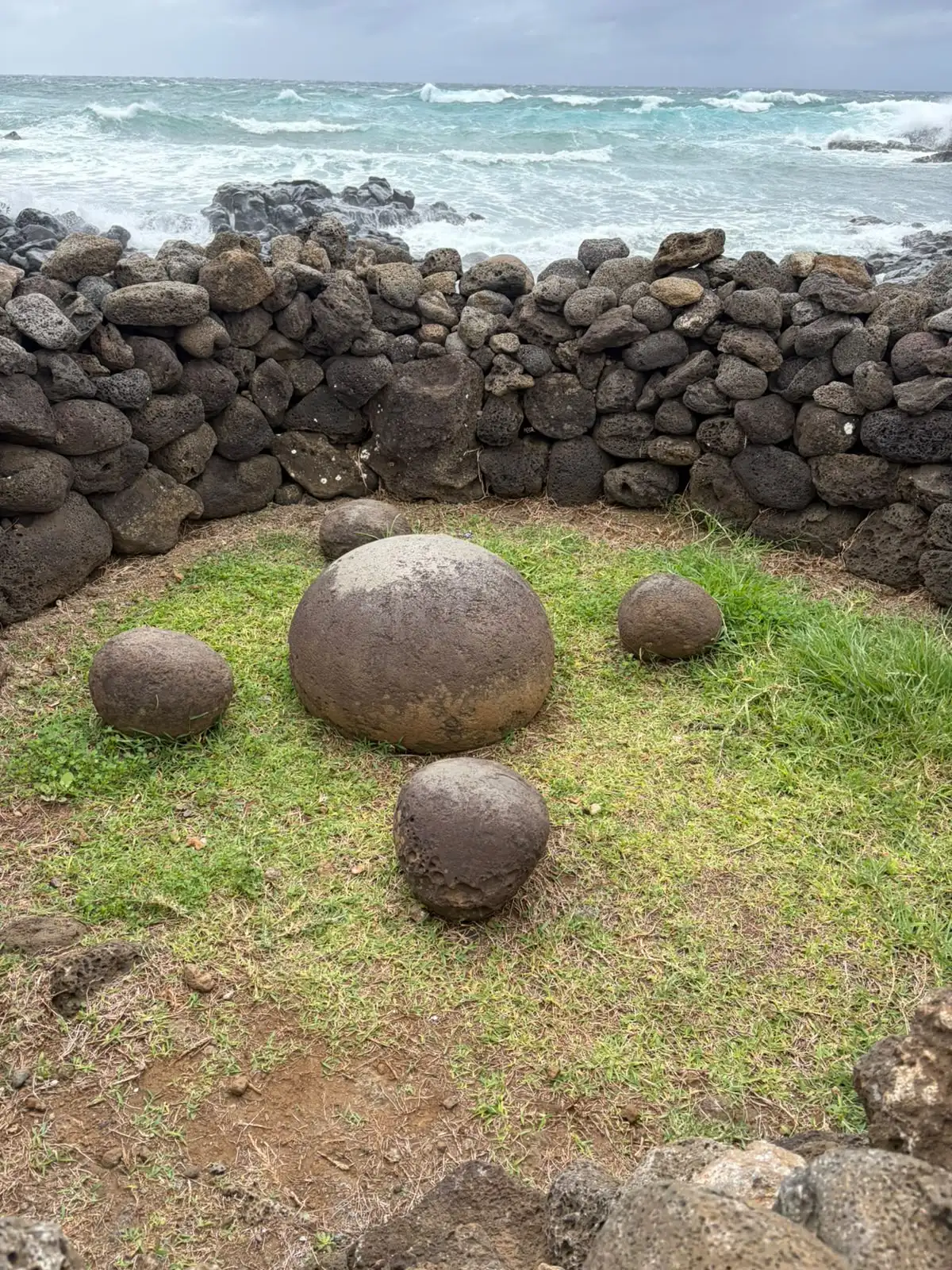 Exploración arqueológica en Rapa Nui